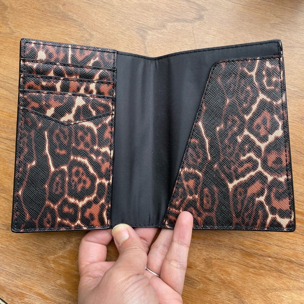 Victoria's Secret Travel Wallet / Passport Holder Gift for Travel Lover - Picture 4 of 6